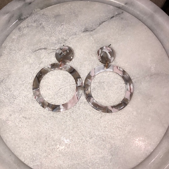 5/$25 Light Gray & Pale Pink Earrings - Picture 1 of 1